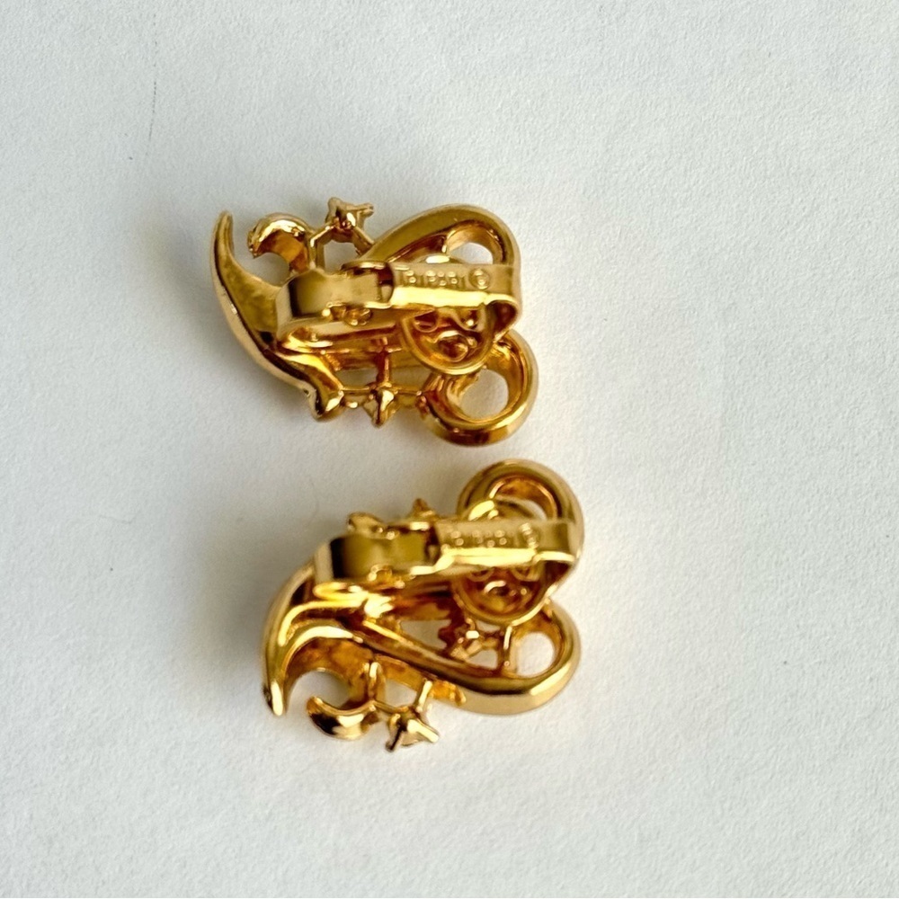 Vintage Trifari Earrings Gold Tone Rhinestone‎ Baguette Clip On Waves Swirl 60s - Picture 6 of 7